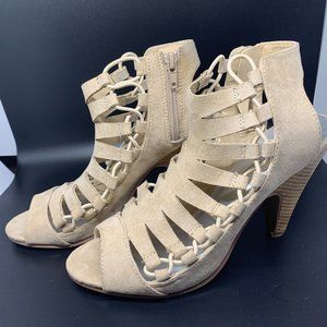 Hot Tomatoes Sandals in a Natural Tan color Size 9